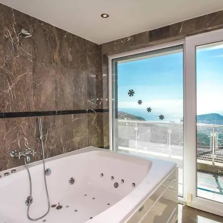White Village With Jacuzzi And Private Pool * ألانيا